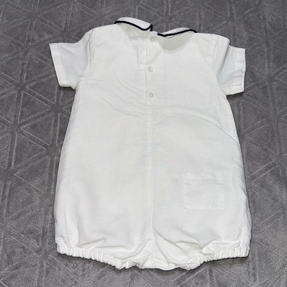 Linen/cotton White Baby Romper with navy Trim - Picture 5 of 6